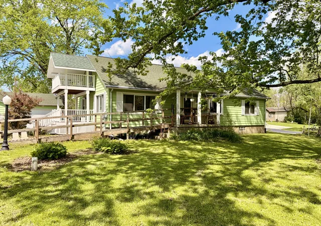 Photo 1 of Single family home for sale at 550 W Oak Hl Rd, Chesterton, IN 46304 | MLS# 846686 | Listing updated on 2026-10-21