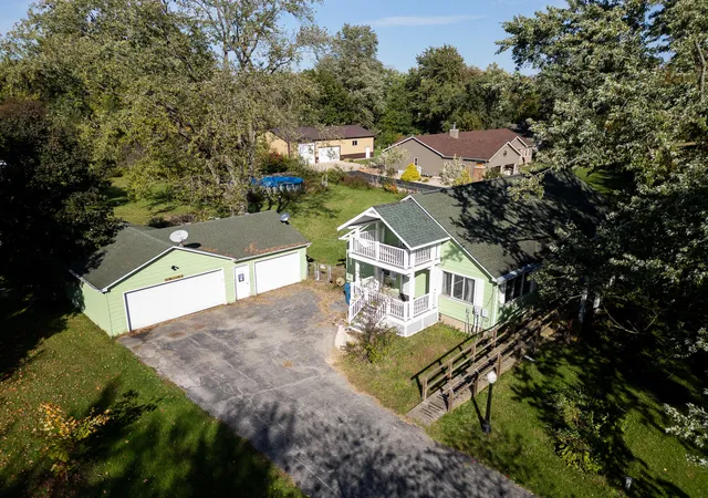 Photo 1 of Single family home for sale at 550 W Oak Hl Rd, Chesterton, IN 46304 | MLS# 846686 | Listing updated on 2026-10-21