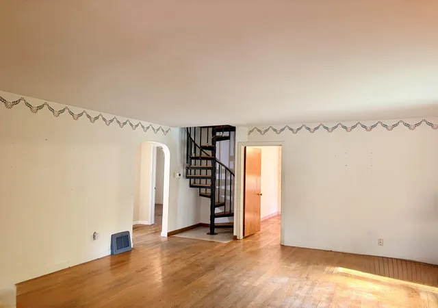 Photo 3 of Single family home for sale at 550 W Oak Hl Rd, Chesterton, IN 46304 | MLS# 846686 | Listing updated on 2026-10-21