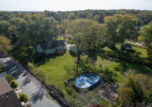 Photo 2 of Single family home for sale at 550 W Oak Hl Rd, Chesterton, IN 46304 | MLS# 846686 | Listing updated on 2026-10-21