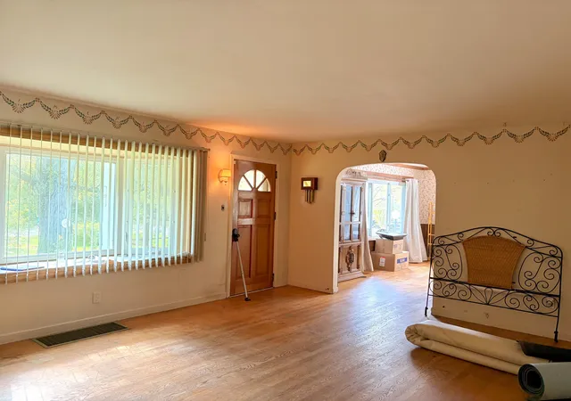 Photo 4 of Single family home for sale at 550 W Oak Hl Rd, Chesterton, IN 46304 | MLS# 846686 | Listing updated on 2026-10-21