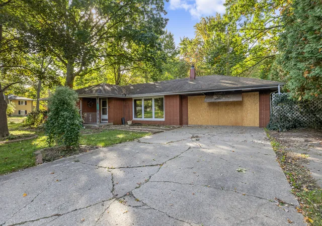 Photo 4 of Sale Pending at 4931 Hillcrest St, Michigan City, IN 46360 | MLS# 846740 | Listing updated on 2026-10-15