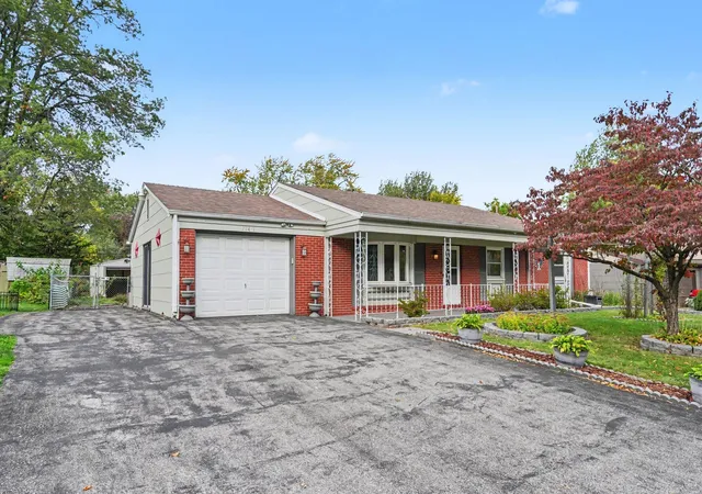 Photo 2 of Single family home for sale at 774-1 Devonshire Rd, Valparaiso, IN 46385 | MLS# 846855 | Listing updated on 2026-10-23