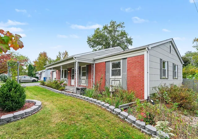 Photo 3 of Single family home for sale at 774-1 Devonshire Rd, Valparaiso, IN 46385 | MLS# 846855 | Listing updated on 2026-10-23
