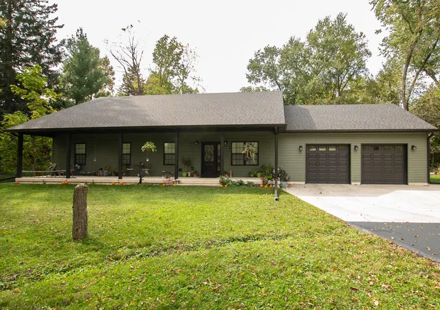 Photo 2 of Single family home for sale at 6400 Grand Blvd, Hobart, IN 46342 | MLS# 846717 | Listing updated on 2026-10-12