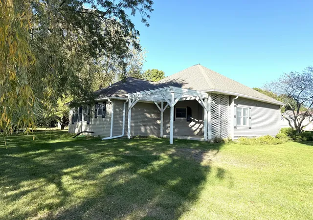 Photo 4 of Sale Pending at 202 Kraus Dr, Valparaiso, IN 46383 | MLS# 846700 | Listing updated on 2026-10-24