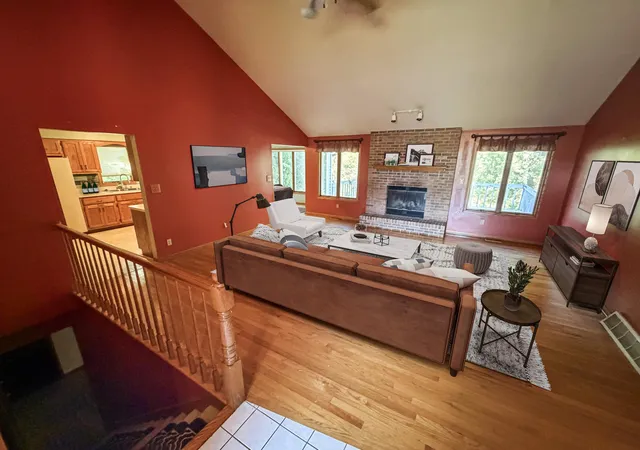 Photo 1 of Single family home for sale at 7114 Starling Dr, Schererville, IN 46375 | MLS# 846701 | Listing updated on 2026-10-15