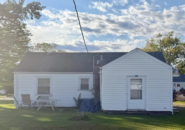 Photo 2 of Single family home for sale at 121 N Raymond St, Griffith, IN 46319 | MLS# 846723 | Listing updated on 2026-10-12