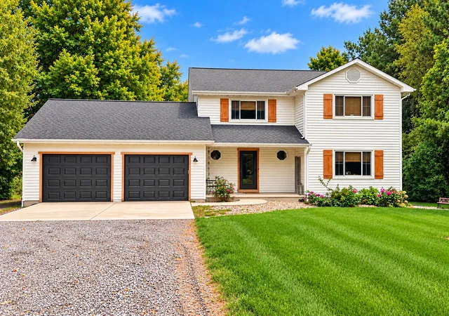 Photo 1 of Sale Pending at 829 S 400 West, Hebron, IN 46341 | MLS# 847003 | Listing updated on 2026-10-26