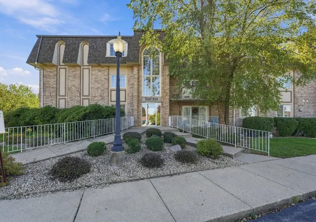 Condo for sale at 206 Swan Dr #2b, Dyer, IN 46311 | MLS# 846712