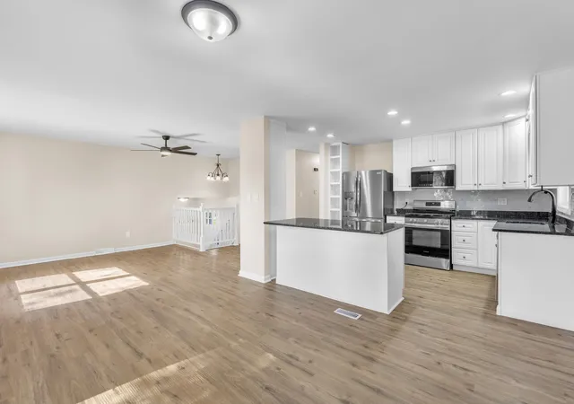 Photo 4 of Single family home for sale at 1717 W 98th Place, Crown Point, IN 46307 | MLS# 846770 | Listing updated on 2026-10-14