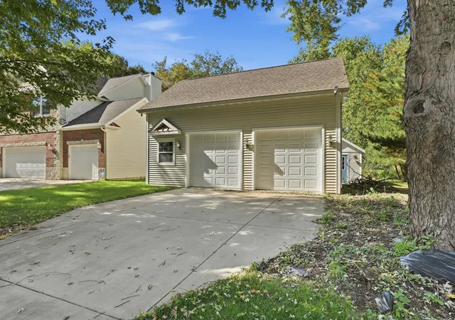 Photo 2 of Single family home for sale at 10752 Dogleg Dr, De Motte, IN 46310 | MLS# 846822 | Listing updated on 2026-10-14