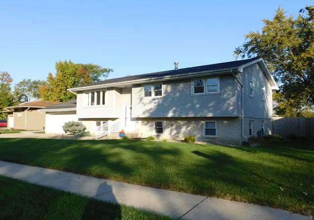 Photo 1 of Single family home for sale at 3014 W 60th Drive, Merrillville, IN 46410 | MLS# 847217 | Listing updated on 2026-10-22