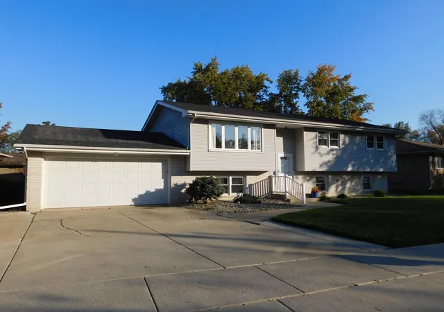Photo 2 of Single family home for sale at 3014 W 60th Drive, Merrillville, IN 46410 | MLS# 847217 | Listing updated on 2026-10-22