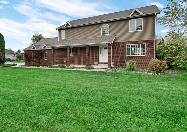 Photo 2 of Single family home for sale at 649 Yellowstone Dr, Hebron, IN 46341 | MLS# 846727 | Listing updated on 2026-10-13