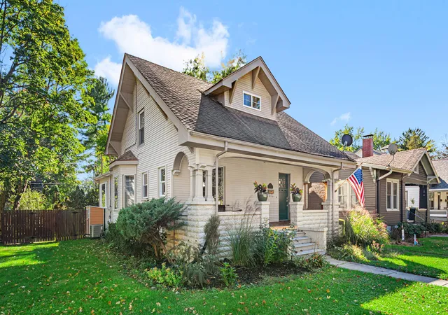Photo 1 of Single family home for sale at 655 Chestnut St, Valparaiso, IN 46385 | MLS# 847049 | Listing updated on 2026-10-26