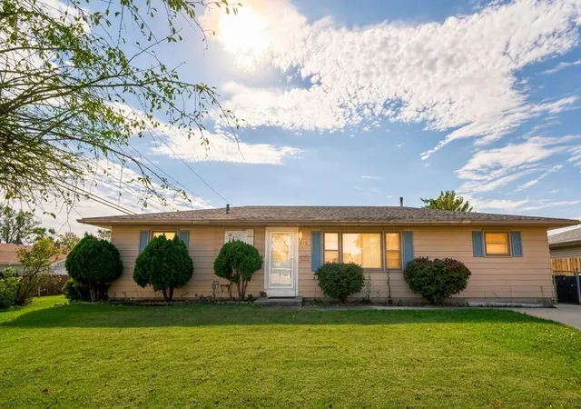 Single family home for sale at 815 W 39th Avenue, Hobart, IN 46342 | MLS# 846800