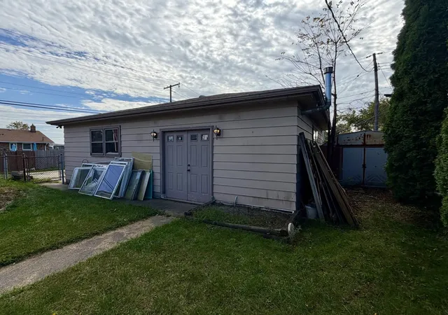 Photo 1 of Single family home for sale at 815 W 39th Avenue, Hobart, IN 46342 | MLS# 846800 | Listing updated on 2026-10-14