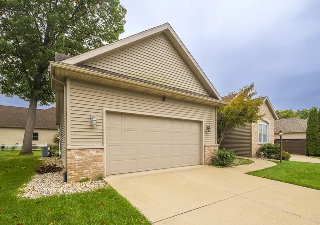 Photo 2 of Single family home for sale at 18416 Summer Wind Ln, South Bend, IN 46637 | MLS# 846958 | Listing updated on 2026-10-22