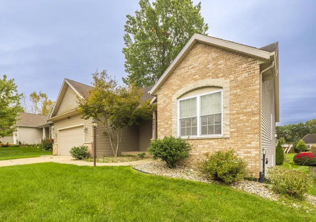 Photo 3 of Single family home for sale at 18416 Summer Wind Ln, South Bend, IN 46637 | MLS# 846958 | Listing updated on 2026-10-22