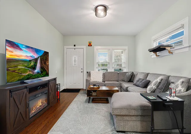 Photo 3 of Single family home for sale at 424 E 165th Street, Hammond, IN 46324 | MLS# 846935 | Listing updated on 2026-10-16