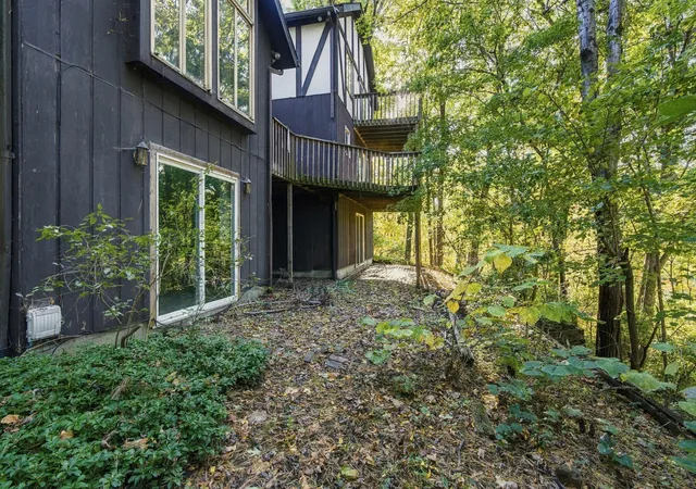 Photo 4 of Single family home for sale at 401 Shorewood Ct, Valparaiso, IN 46385 | MLS# 847283 | Listing updated on 2026-10-26