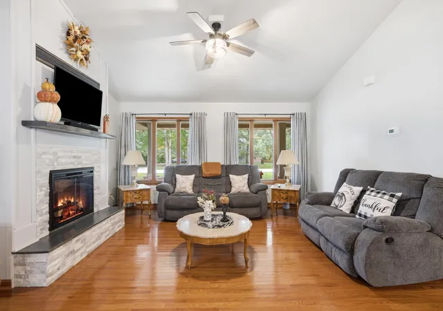 Photo 2 of Single family home for sale at 10391 Chippewah Ct, De Motte, IN 46310 | MLS# 846979 | Listing updated on 2026-10-16