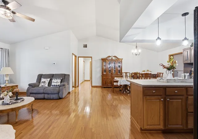 Photo 4 of Single family home for sale at 10391 Chippewah Ct, De Motte, IN 46310 | MLS# 846979 | Listing updated on 2026-10-16