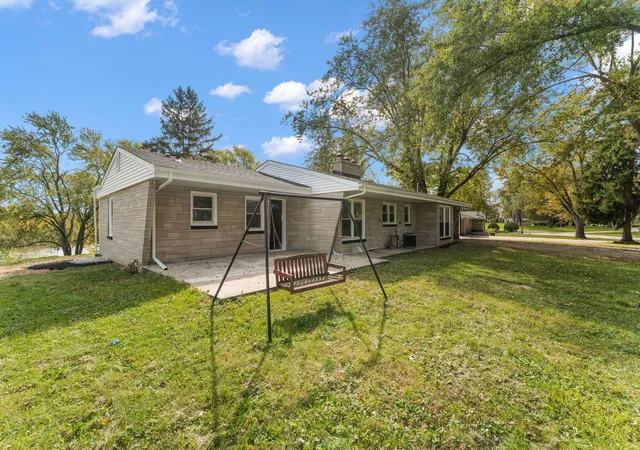 Photo 1 of Single family home for sale at 1110 Edgewood Dr, Schererville, IN 46375 | MLS# 846905 | Listing updated on 2026-10-27