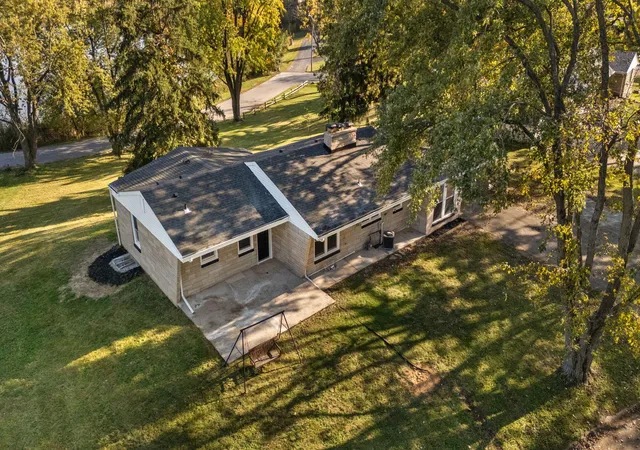 Photo 2 of Single family home for sale at 1110 Edgewood Dr, Schererville, IN 46375 | MLS# 846905 | Listing updated on 2026-10-27