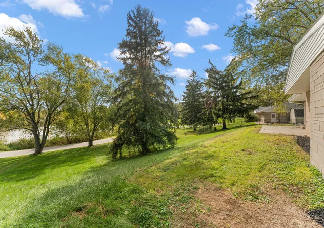 Photo 3 of Single family home for sale at 1110 Edgewood Dr, Schererville, IN 46375 | MLS# 846905 | Listing updated on 2026-10-27