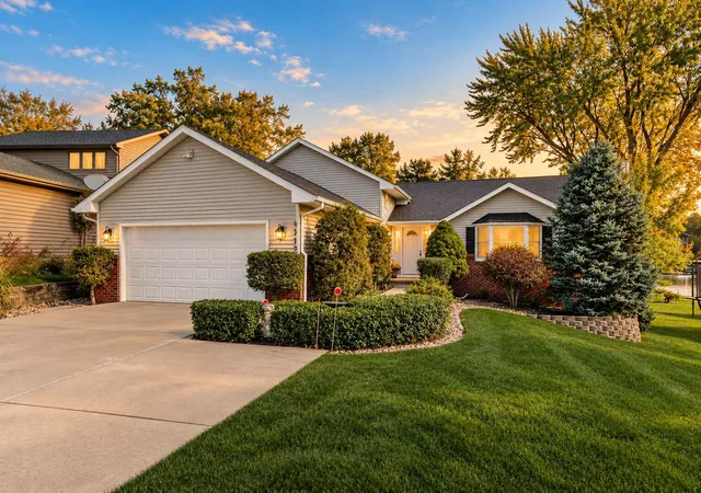 Photo 1 of Single family home for sale at 4912 Sandy Beach Dr, Crown Point, IN 46307 | MLS# 847042 | Listing updated on 2026-10-21
