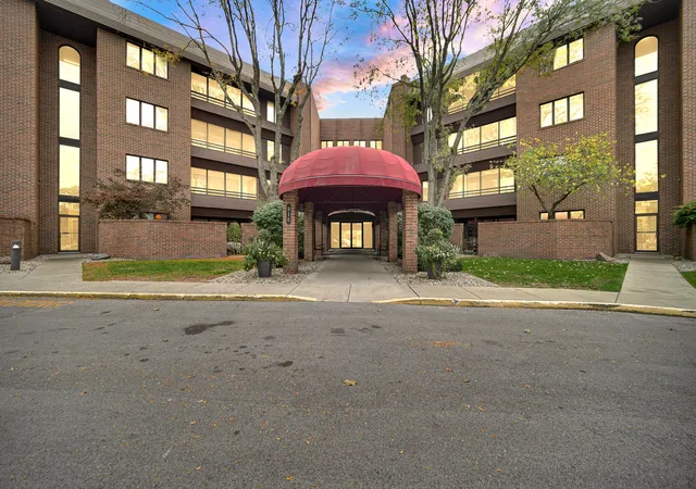 Photo 1 of Sale Pending at 910 Ridge Rd #306, Munster, IN 46321 | MLS# 847169 | Listing updated on 2026-10-26