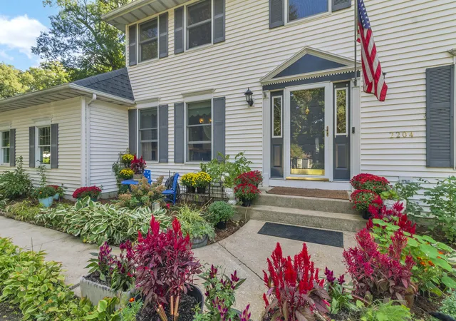 Photo 1 of Single family home for sale at 2204 Wynnewood Dr, Valparaiso, IN 46385 | MLS# 846888 | Listing updated on 2026-10-23