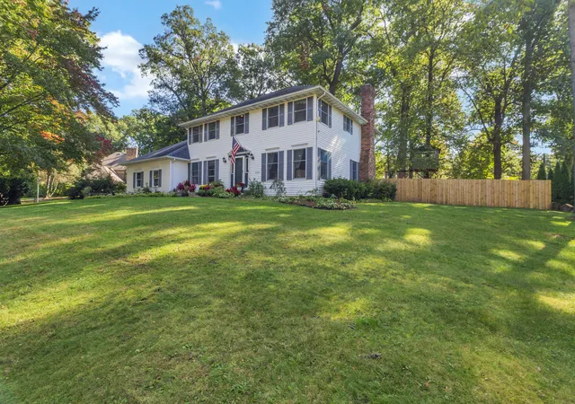 Photo 2 of Single family home for sale at 2204 Wynnewood Dr, Valparaiso, IN 46385 | MLS# 846888 | Listing updated on 2026-10-23