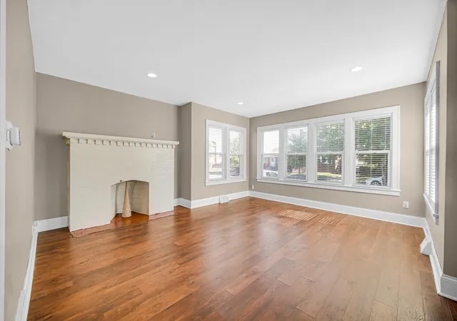 Photo 2 of Single family home for sale at 1620 Davis Ave, Whiting, IN 46394 | MLS# 846878 | Listing updated on 2026-10-21