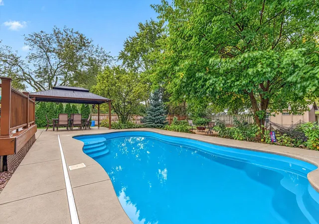 Photo 3 of Sale Pending at 9744 W Oakridge Dr, Saint John, IN 46373 | MLS# 846928 | Listing updated on 2026-10-19