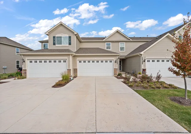 Photo 3 of Townhouse for sale at 14143 Magnolia St, Cedar Lake, IN 46303 | MLS# 846918 | Listing updated on 2026-10-16