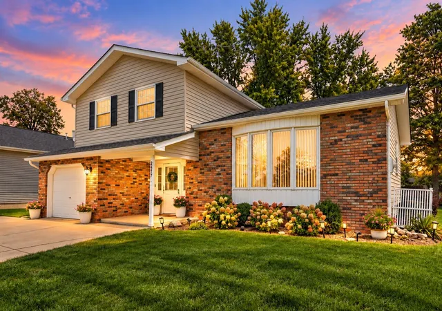 Photo 1 of Single family home for sale at 2477 E Lakeshore Dr, Crown Point, IN 46307 | MLS# 846882 | Listing updated on 2026-10-15