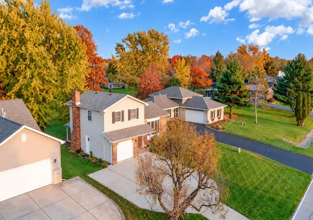 Photo 3 of Single family home for sale at 2477 E Lakeshore Dr, Crown Point, IN 46307 | MLS# 846882 | Listing updated on 2026-10-15