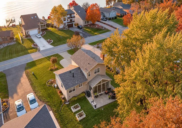 Photo 4 of Single family home for sale at 2477 E Lakeshore Dr, Crown Point, IN 46307 | MLS# 846882 | Listing updated on 2026-10-15