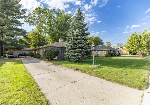 Single family home for sale at 1642 Norwood Dr, Griffith, IN 46319 | MLS# 846884