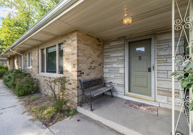 Photo 3 of Single family home for sale at 1642 Norwood Dr, Griffith, IN 46319 | MLS# 846884 | Listing updated on 2026-10-21