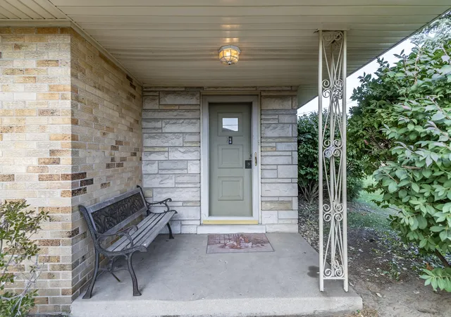 Photo 4 of Single family home for sale at 1642 Norwood Dr, Griffith, IN 46319 | MLS# 846884 | Listing updated on 2026-10-21