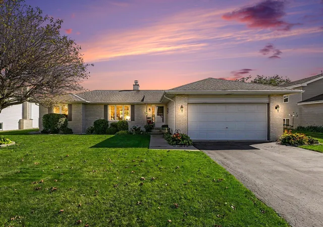 Single family home for sale at 1517 Lake St, Dyer, IN 46311 | MLS# 847100
