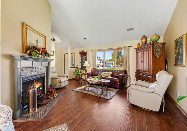 Photo 3 of Single family home for sale at 1517 Lake St, Dyer, IN 46311 | MLS# 847100 | Listing updated on 2026-10-22