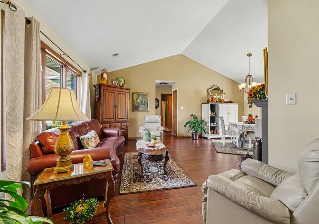 Photo 4 of Single family home for sale at 1517 Lake St, Dyer, IN 46311 | MLS# 847100 | Listing updated on 2026-10-22