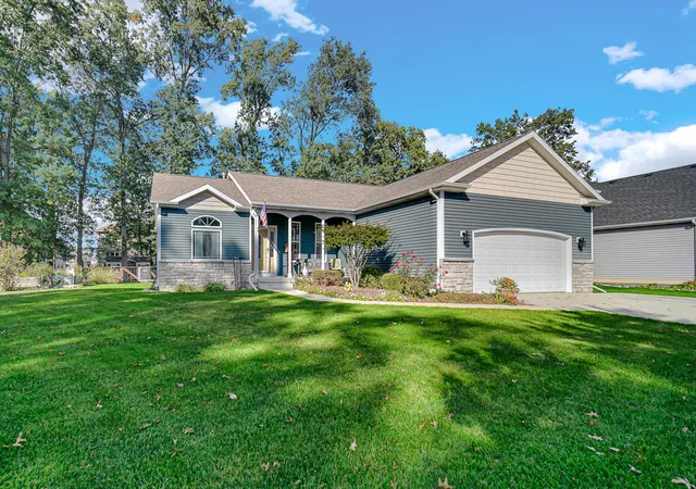 Photo 1 of Single family home for sale at 225 Trailcreek Dr, Chesterton, IN 46304 | MLS# 846930 | Listing updated on 2026-10-28