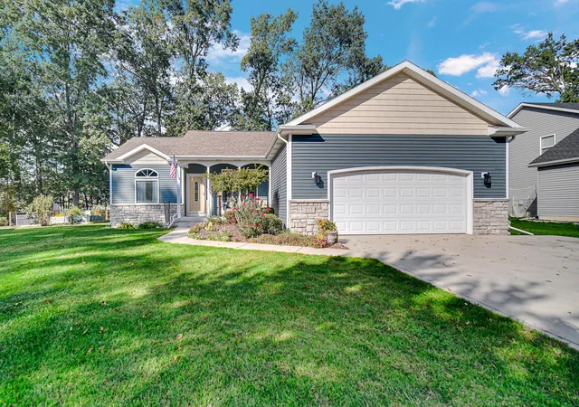 Photo 1 of Single family home for sale at 225 Trailcreek Dr, Chesterton, IN 46304 | MLS# 846930 | Listing updated on 2026-10-28