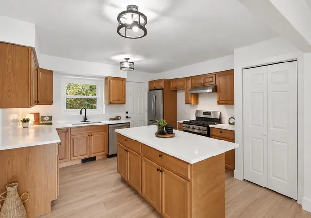 Photo 4 of Single family home for sale at 117 Vickroy Dr, Crown Point, IN 46307 | MLS# 847057 | Listing updated on 2026-10-22